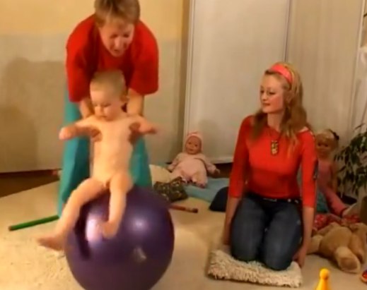 Пример детского массажа с шариком